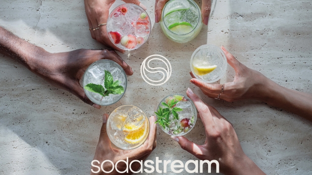 Sodastream mit 360°-Neupositionierung - Sodastream präsentiert in seiner 360°-Neupositionierung seine neue Markenidentiät, Claim, Logo und Co. - Quelle: Sodastream